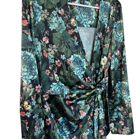 Badgley Mischka Navy Floral Wrap Top, Like New! Size SMALL! - Picture 10 of 12